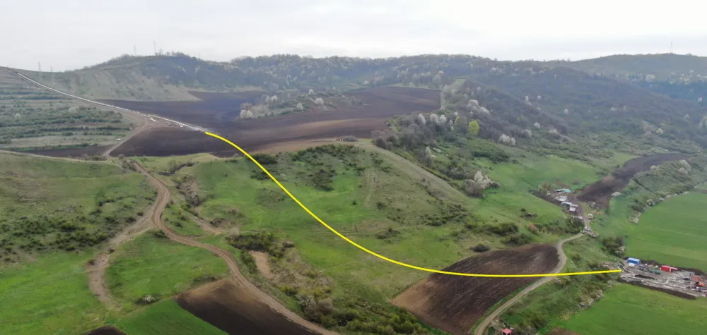 Perchiu Hill Crossing - mic (paralel)
